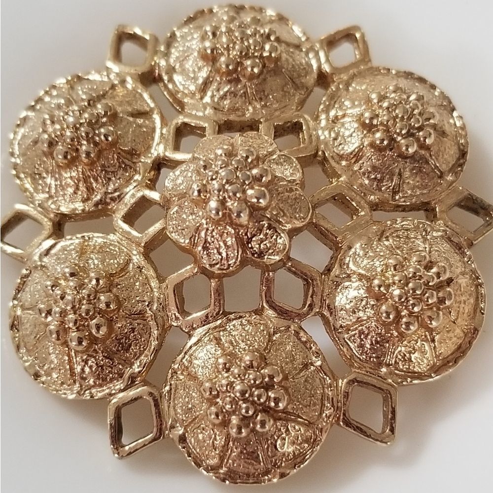 Vintage 1970's Sarah Coventry Brooch